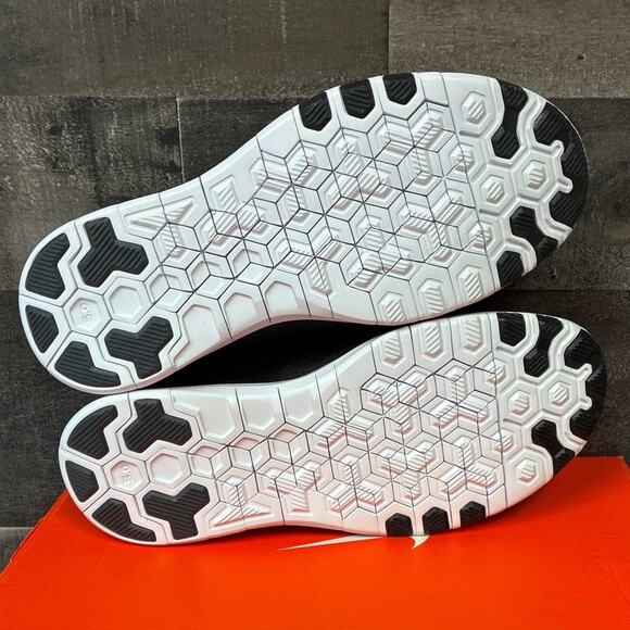 Nike Women's 5.5 Black Free Tr 5 Breathe Running Shoes Athletic Workout LB3-10 - Picture 5 of 6